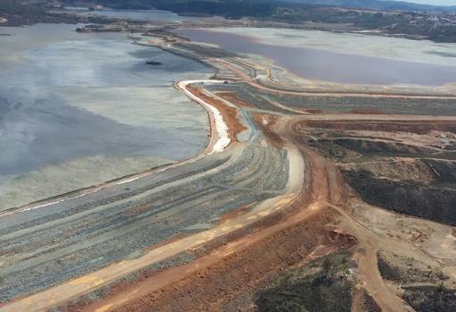 Balsas de lodo en las minas de Riotinto, en una imagen tomada en abril de 2018
