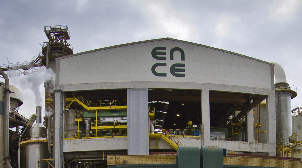 Fachada exterior de la factoría de Ence en Huelva