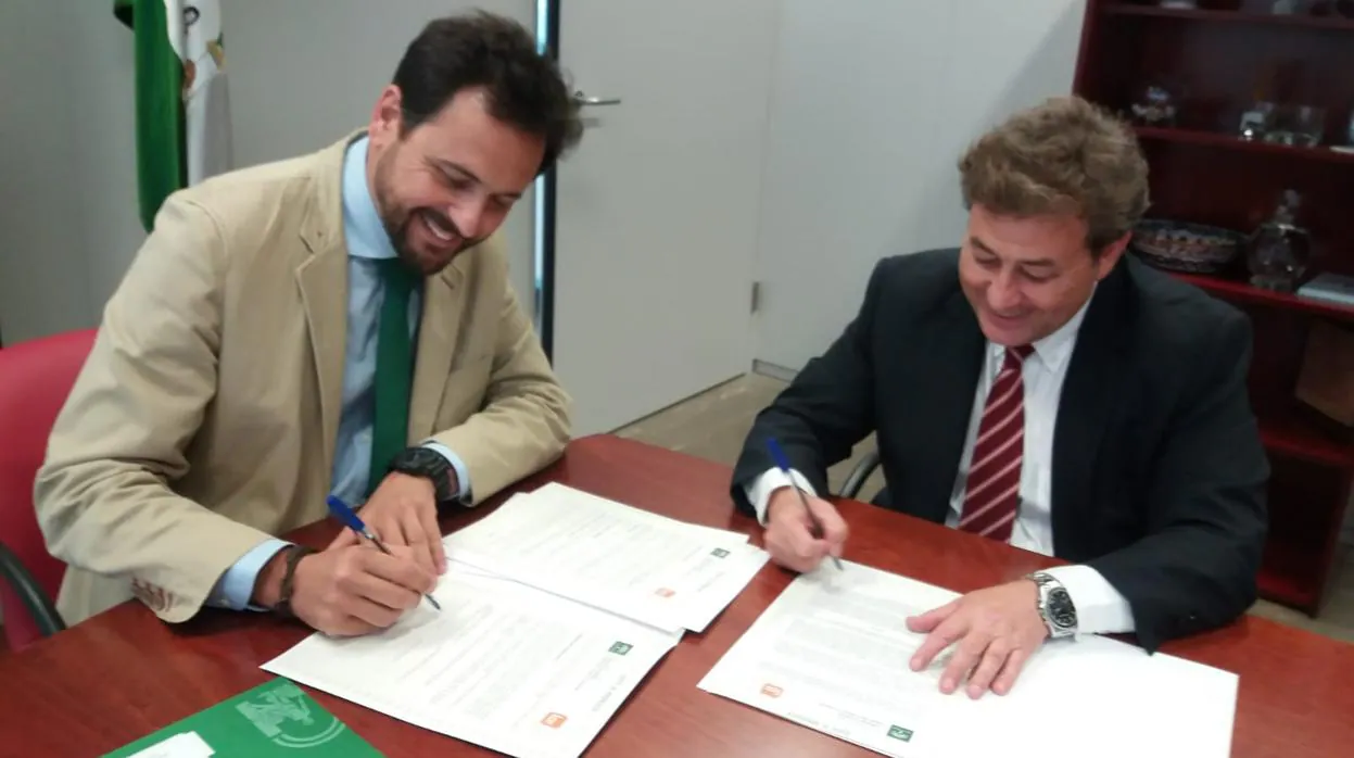 Francisco Javier Loscertales (SAE) y José Antonio García Agüera (Grupo LAR) firman el protocolo