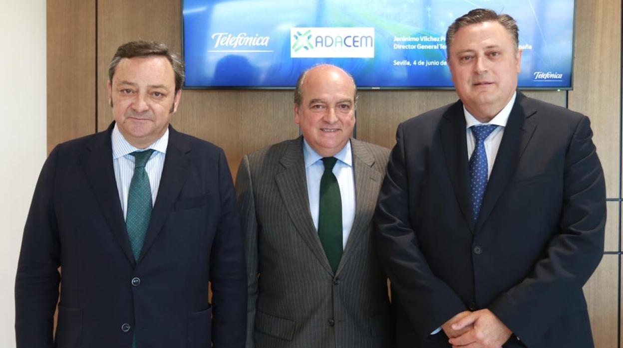 Florencio Baltasar, Luis Miguel Martín Rubio y Jerónimo Vílchez, en el Club Cámara Antares de Torre Sevilla