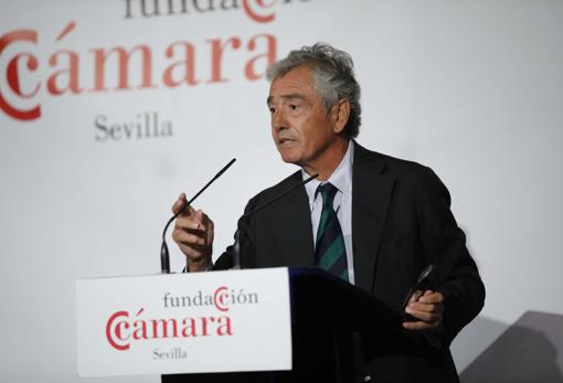 El empresario José María Pacheco ha sido el encargado de presentar a la conferenciante