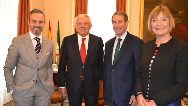 El exembajador de EE.UU. Solomont resta importancia a los nuevos aranceles diciendo que son «temporales»