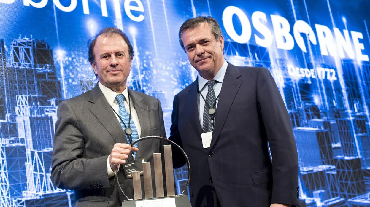 Ignacio Osborne, presidente de Osborne, junto con Iñaki Velasco, CEO de Gescrap