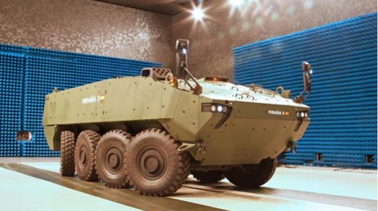 Prototipo del nuevo carro de combate, el «Dragón» VCR 8x8, en el que trabaja Santa Bárbara Sistemas en Alcalá de Guadaíra