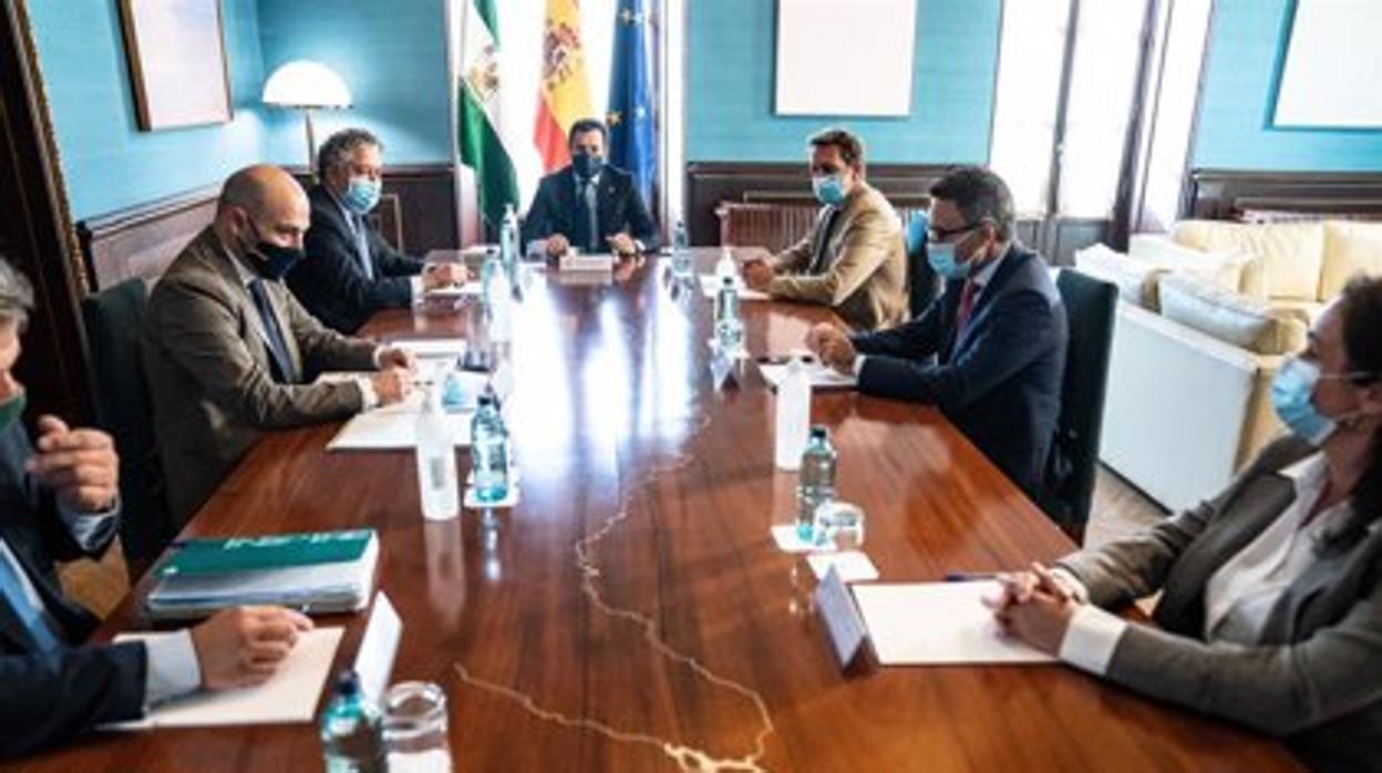 La Junta de Andalucía afina su «equipo renovable» para canalizar 17.000 millones de euros