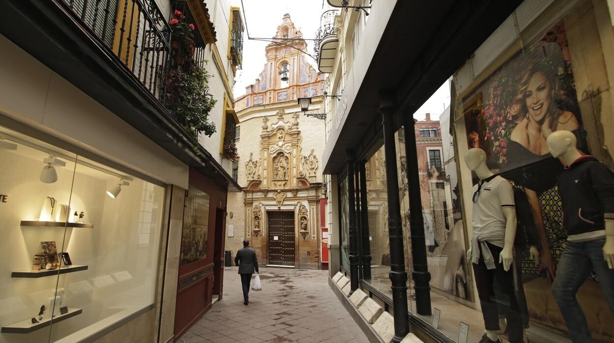 Calle aledaña de Sierpes, en el Centro de Sevilla, donde los precios de alquileres han caído un 10,1%