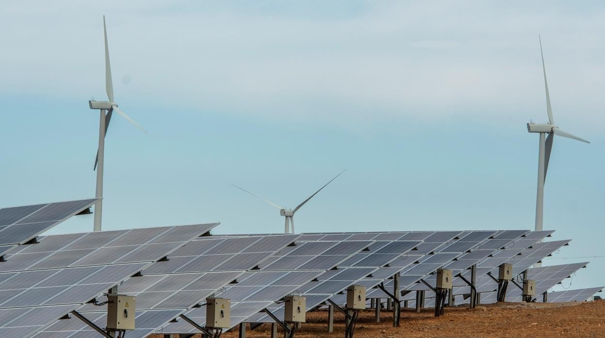 Algunos de los proyectos que se financian con bonos verdes son plantas fotovoltaicas o eólicas