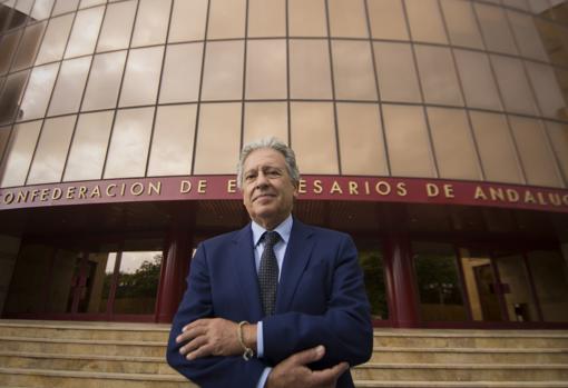 El presidente de la Federación Andaluz de Constructores (Fadeco) en la sede de CEA