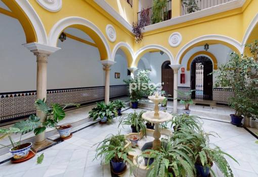 Patio de entrada a la casa