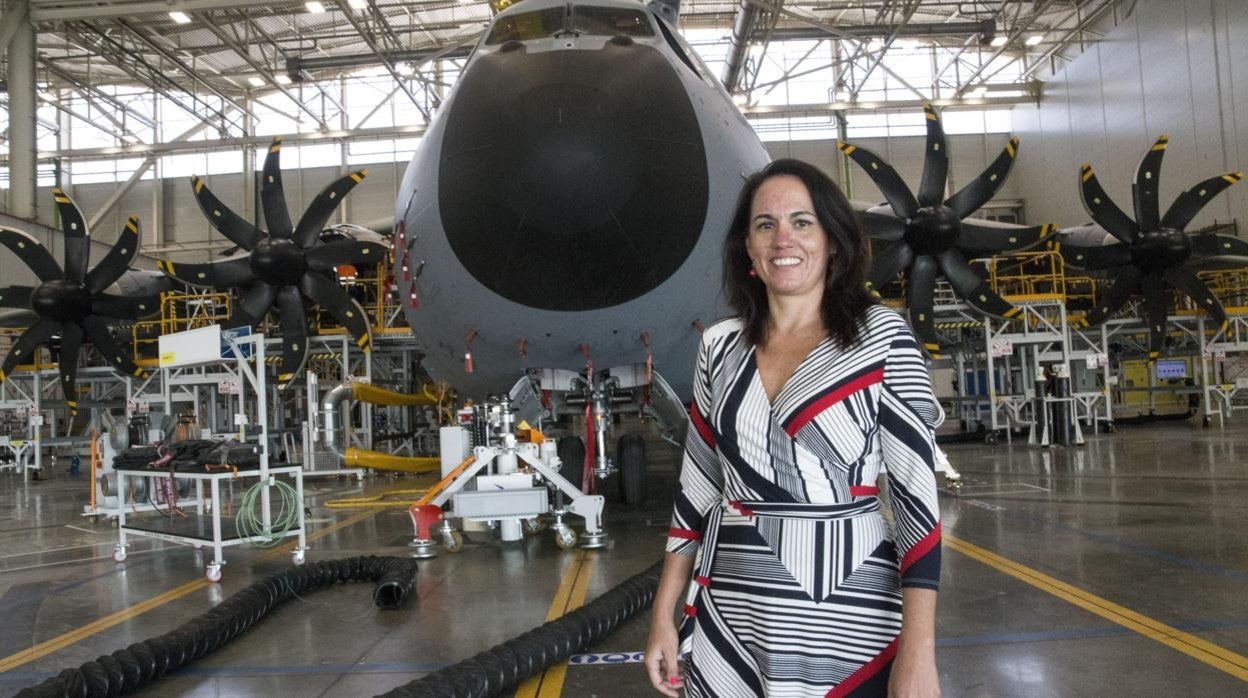 Dulce Muñoz del Rey, en la planta de Retrofit del A400M de Airbus San Pablo