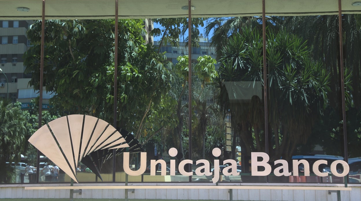 Sede de Unicaja Banco en la avenida de Andalucía de Málaga