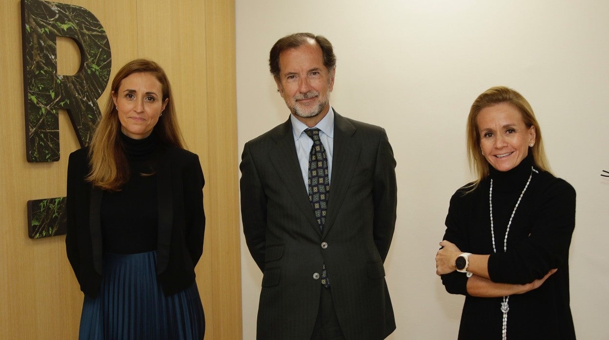 Marta Serra, Javier Romero y María Luisa Albeda, socios de RZS Abogados