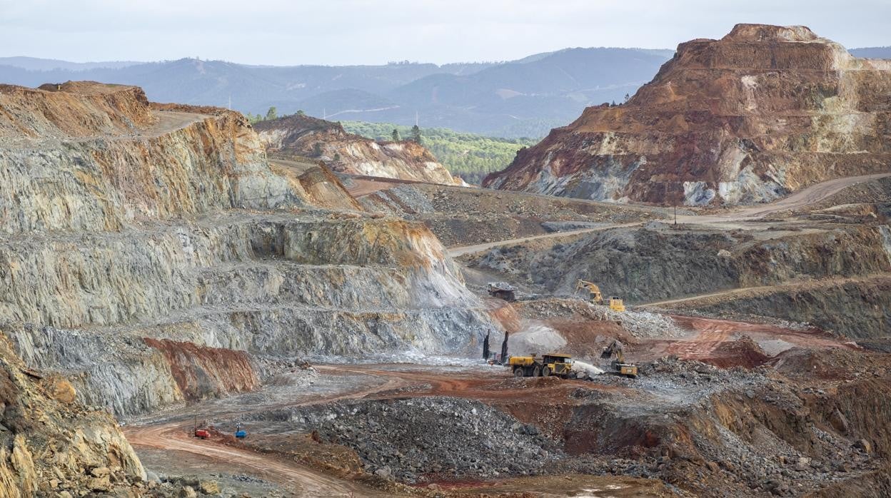 Trabajos en la corta de Cerro Colorado de Minas de Riotinto