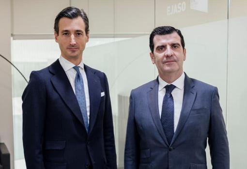 Javier Romero y Carlos Palma, socios del bufete Ejaso en Sevilla, que ha asesorado la operación de venta del edificio de la calle Rioja 14-16 de SEvilla para destinarlo a hotel