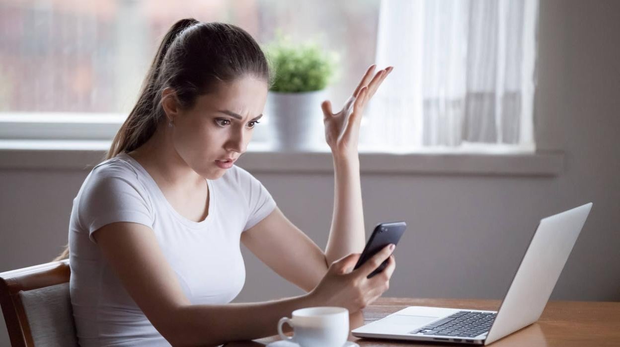 Los estafadores emplean llamadas o correos inesperados para captar clientes