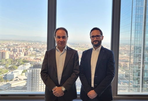 Daniel Quintero, director del área de ferrocarriles, con Fernando Vallejo, director de Openvia,