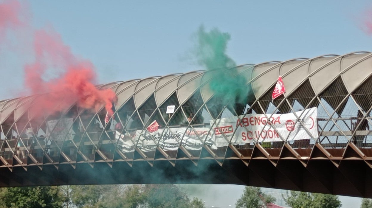 Trabajadores de Abengoa en otras manifestaciones para pedir el rescate público de la multinacional