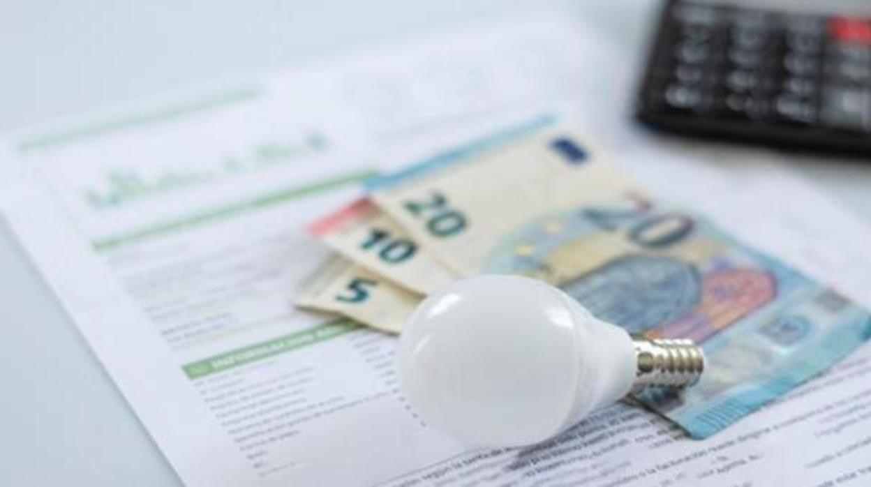 El precio de la luz cae este sábado un 5%: estas son las horas más baratas