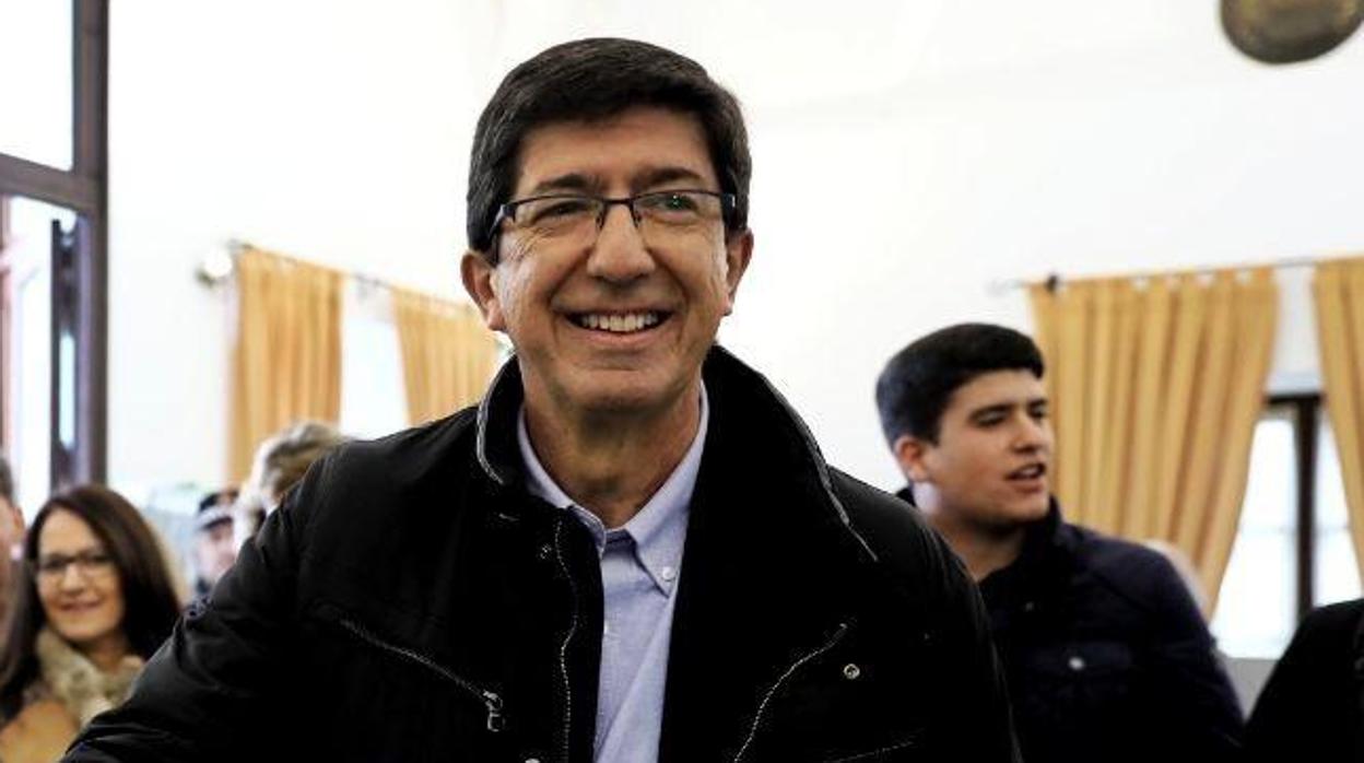 Juan Marín, votando en las elecciones andaluzas 2018