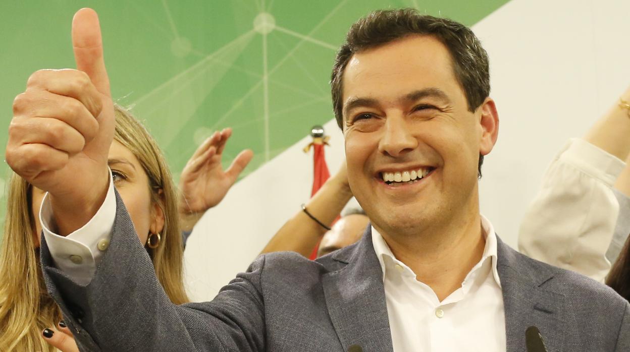 El presidente del PP-A y candidato a la Presidencia de la Junta, Juanma Moreno en rueda de prensa.