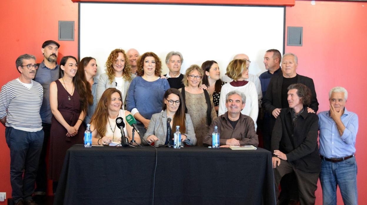 Los candidatos de Podemos al Ayuntamiento de Almería durante la presentación de su programa