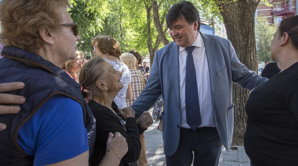 Gabriel Cruz en un acto de campaña