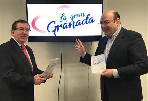 A la derecha, el candidato popular, Sebastián Pérez