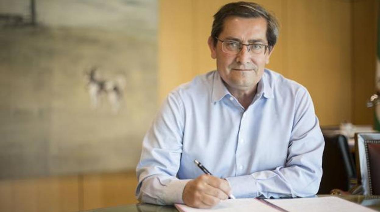 El presidente en funciones de la Diputación de Granada, el socialista José Entrena