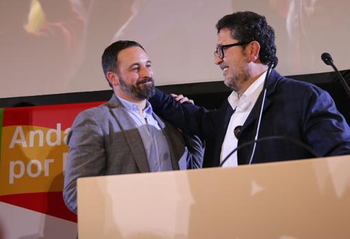 Santiago Abascal junto a Francisco Serrano durante la noche electoral del 2 de diciembre de 2018