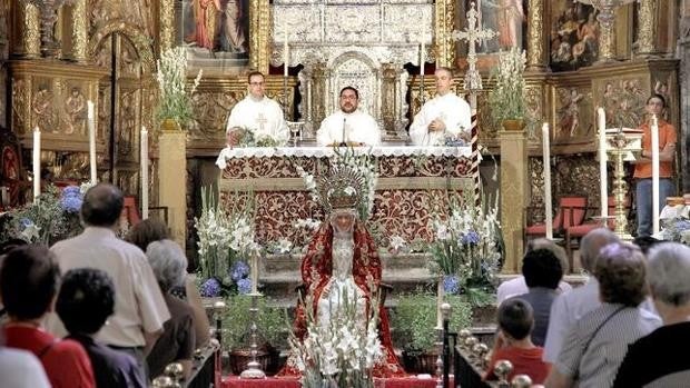 Los andaluces se confiesan católicos y de centro derecha