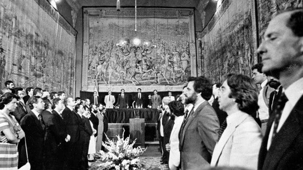 El Parlamento de Andalucía cumple cuarenta años: de la mayoría absoluta del PSOE a la del PP
