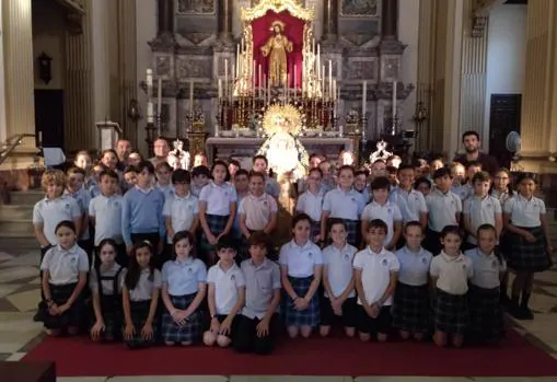 Ofrenda de los alumnos del Colegio Sagrada Familia de Urgel a la Virgen de Consolación