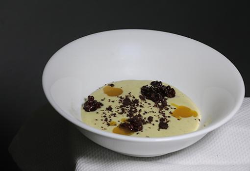 Poleas de naranja, su confitura, migas de chocolate y nueces caramelizadas, propuesta de Cal Viva