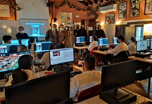 Loa alumnos en la sala La Cepa de Bodegas Campos