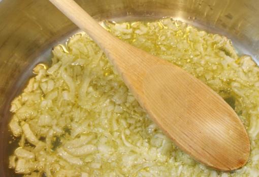 Sofrito de cebolla y ajo