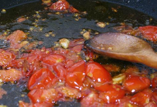Añadir cucharadas del pimiento choricero