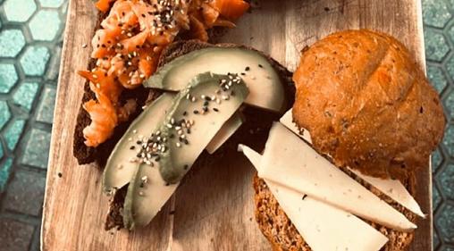 Desayunos con mucha miga: los bares de Sevilla que más panes ofrecen