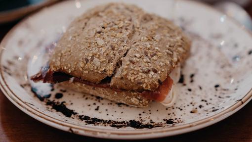 Desayunos con mucha miga: los bares de Sevilla que más panes ofrecen