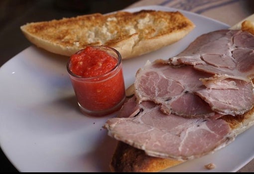 En la Tostaíta Veloz sirven más de 500 tostadas
