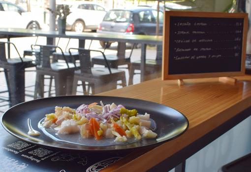 Ceviche de merluza de pincho con toques orientales
