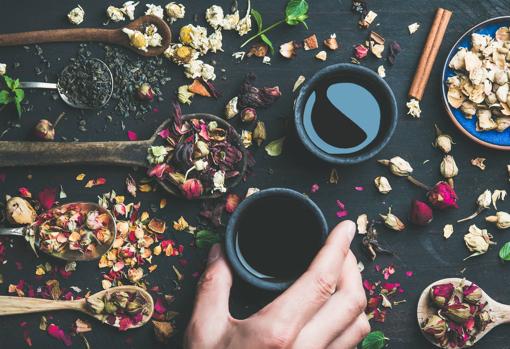 Por sus propiedades relajantes, lo idóneo es tomar esta infusión por la noche