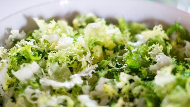 El truco de Karlos Arguiñano para conservar la lechuga fresca en la nevera