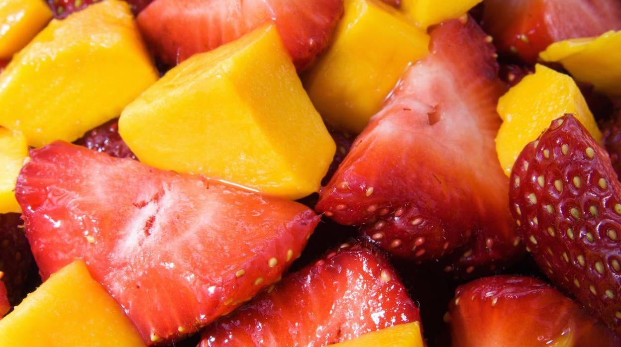 La fruta pelada y troceada es muy apetecible y saludable