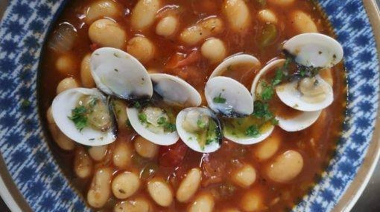 Quince bares y restaurantes en Sevilla donde comer bien a precios populares