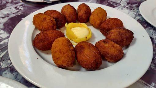 Quince bares y restaurantes en Sevilla donde comer bien a precios populares