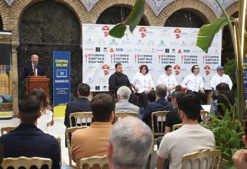 Los chefs que participan en el jurado