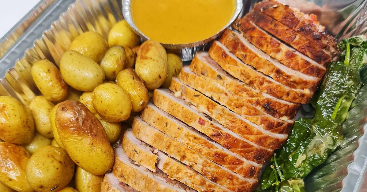 Redondo de carne con salsa dulce de zanahorias y guarnición