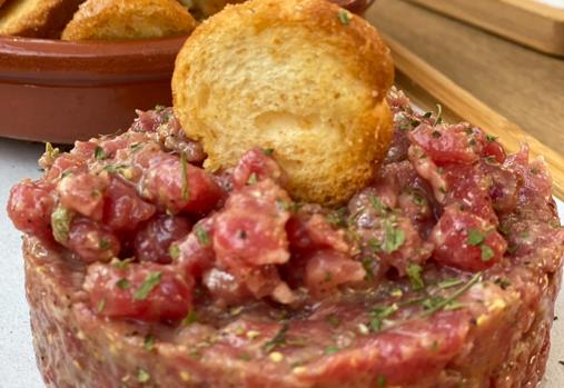 Chiqueros, una abacería moderna junto a la Maestranza