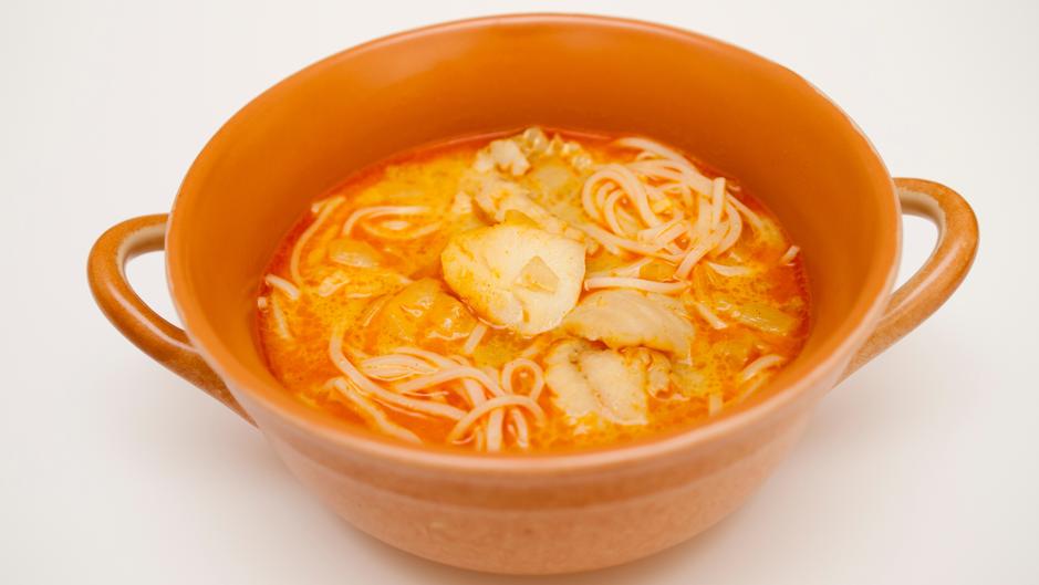 Aprende a preparar esta sencilla y sabrosa sopa de fideos, ideal para los amantes del pescado