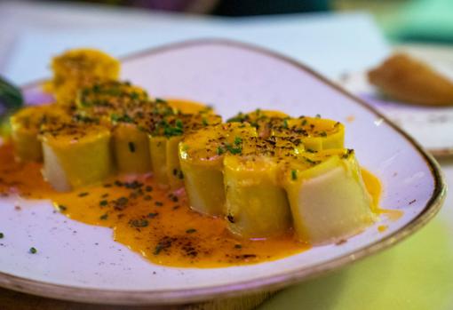 Canelón con rillete de pato y salsa de foie